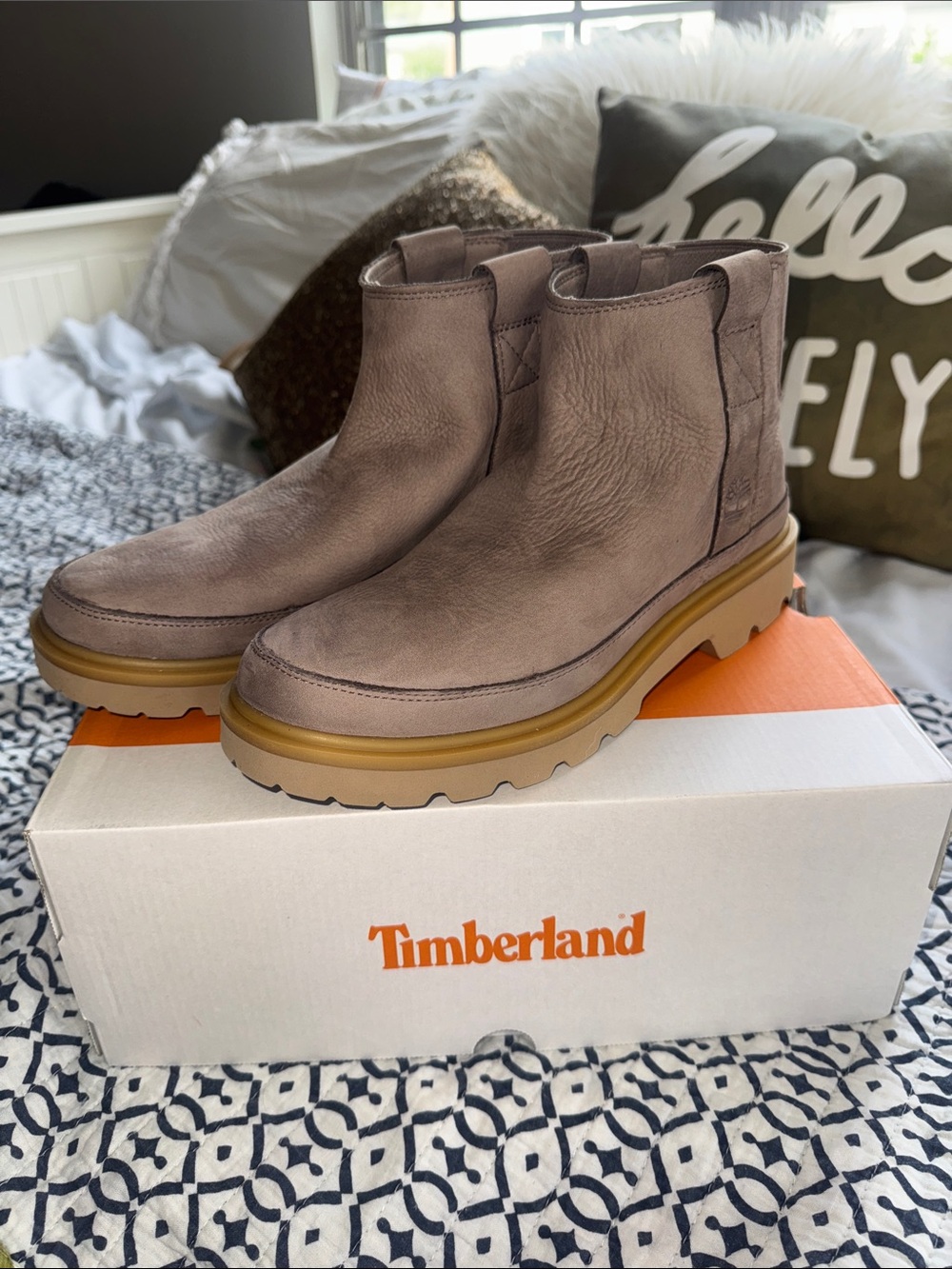 Timberland Men’s Taupe Leather Chelsea Boots with Contrasting Tan Lug Sole